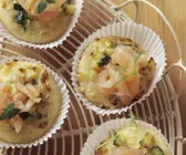 Kleine Zucchini-Lachs-Pizzen