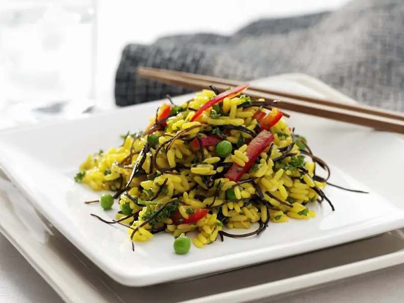 Gemüse-Reissalat mit Algen