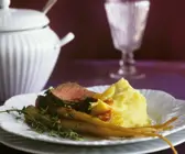Kalbsfilet mit gebratenen Petersilienwurzeln und Püree