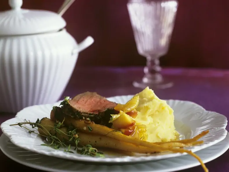 Kalbsfilet mit gebratenen Petersilienwurzeln und Püree