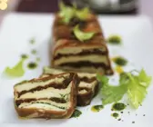 Schinkenterrine mit Tomate und Mozzarella