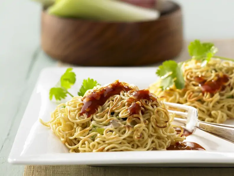 Asiatische Nudeln mit Hühnchen und Ingwer-Orangen-Soße