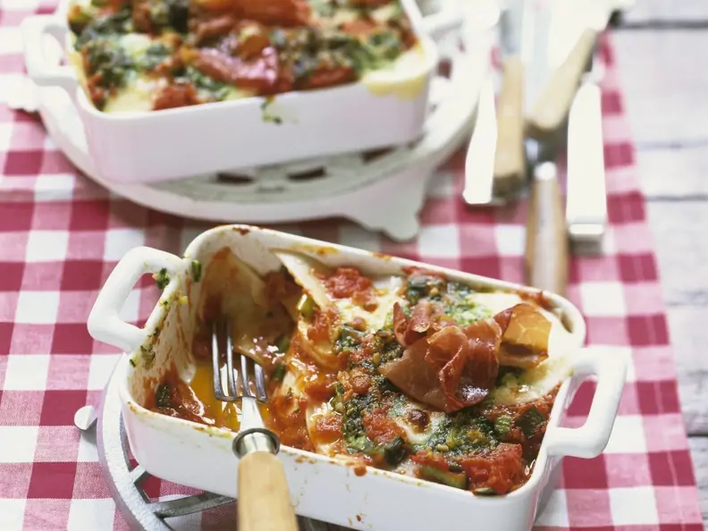 Tomaten-Schinken-Lasagne mit Zitronenpesto