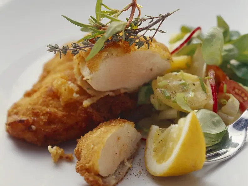 Hähnchenschnitzel mit Kartoffel-Radieschen-Salat