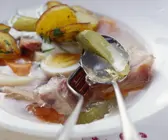 Sülze mit gebratenen Kartoffeln