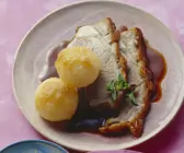Spanferkelbraten mit Kartoffelknödeln