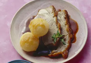 Spanferkelbraten mit Kartoffelknödeln