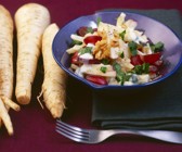 Petersilienwurzel-Apfel-Salat mit Weintrauben