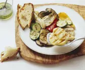 Gegrillter Scamorza und Gemüse