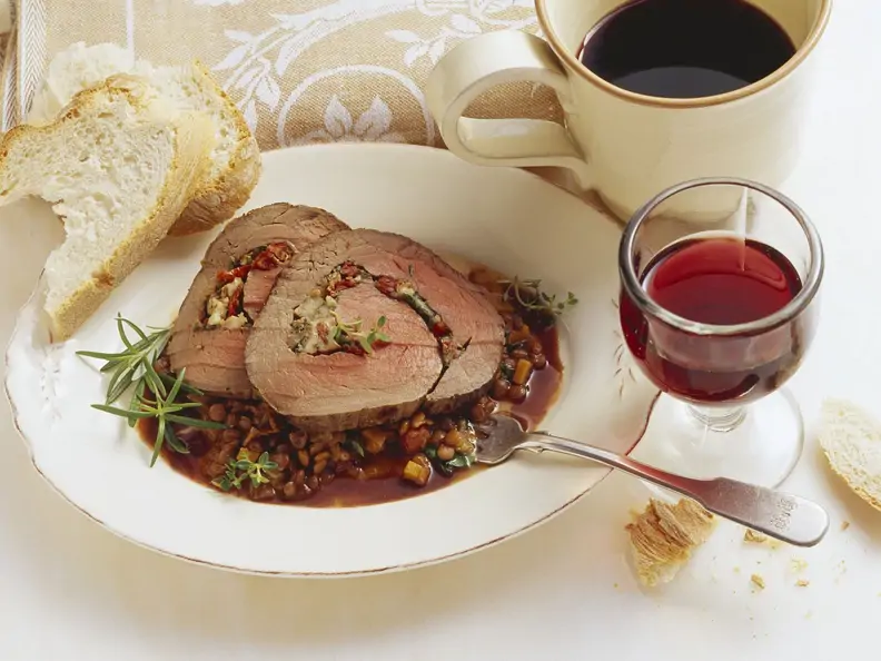 Rollbraten vom Rind auf italienische Art