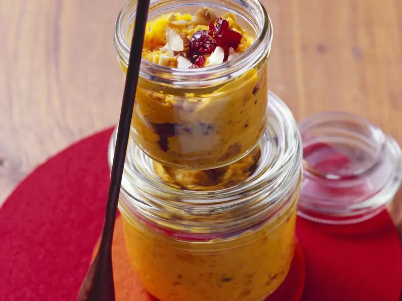 Scharfer Brotaufstrich aus Kürbis und Cranberries