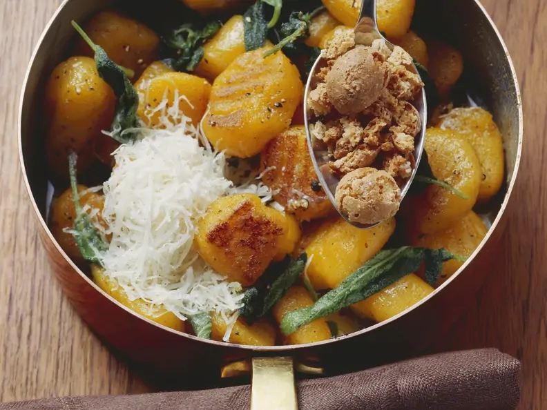 Gnocchi aus Kürbis mit Amaretti-Keksen