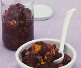 Relish mit Äpfeln, Cranberries und Walnüssen