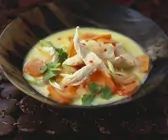 Hähnchen-Kokossuppe aus dem Wok