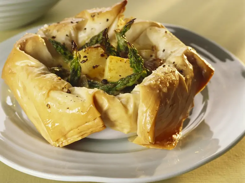 Filo-Quiche mit grünem Spargel und Kartoffeln