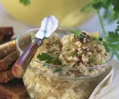 Räuchertofuaufstrich mit Kraut und Kümmel