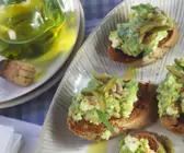 Röstbrot mit Avocadocreme