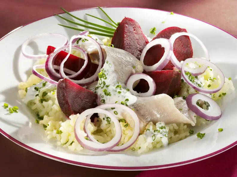Matjeshering mit Roter Bete und Kartoffelpüree