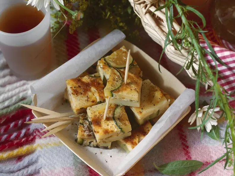 Gemüsetortilla mit Zucchini und Pilzen