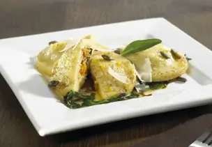 Ravioli mit Kürbis-Kartoffel-Füllung