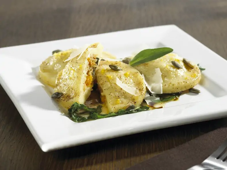 Ravioli mit Kürbis-Kartoffel-Füllung