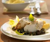 Gebratener Anglerfisch mit Olivensoße