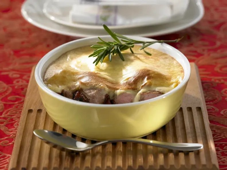 Lammgulasch mit Pastinakenpüreehaube