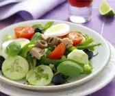 Nizza-Salat mit Thunfisch, Sardellen und grünen Bohnen