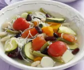 Gemüsesuppe auf provenzalische Art mit Pesto