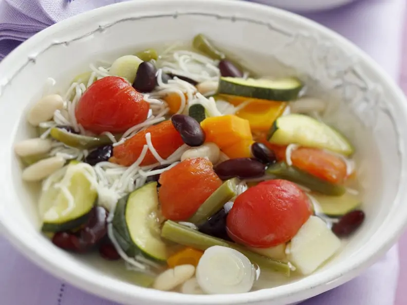Gemüsesuppe auf provenzalische Art mit Pesto