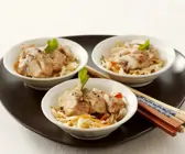 Kohlsalat mit Korianderhähnchenbrust