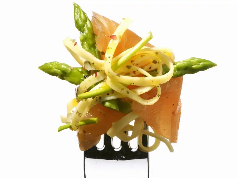 Pasta mit Lachs und grünem Spargel