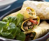 Scharfe Wraps mit Lamm und Paprika