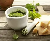 Grünes Pesto