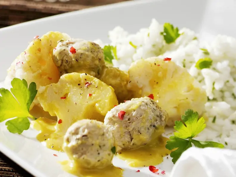 Blumenkohlcurry mit Hackbällchen