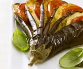 Gefächerte Tomaten-Mozzarella-Aubergine