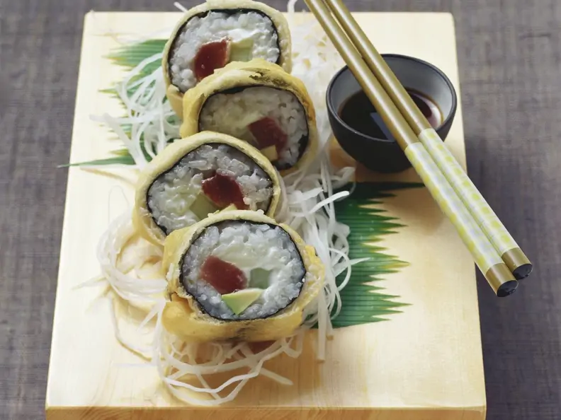 Frittiertes Thunfisch-Maki