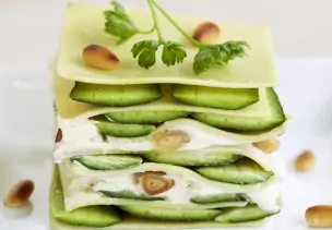 Lasagne mit Zucchini, Frischkäse und Pinienkernen
