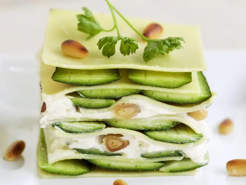 Lasagne mit Zucchini, Frischkäse und Pinienkernen