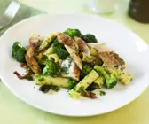 Pasta mit Hähnchen und Brokkoli