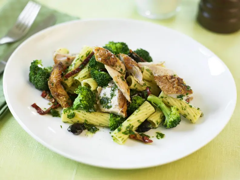 Pasta mit Hähnchen und Brokkoli