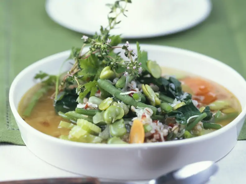 Bohnen-Gerste-Suppe mit Thymian