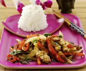 Gemüse-Hähnchen-Pfanne auf thailändische Art