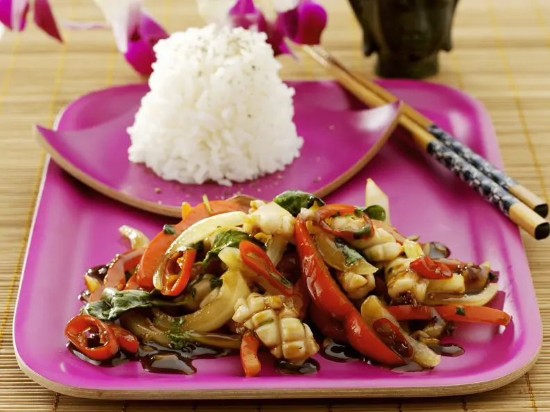 Gemüse-Hähnchen-Pfanne auf thailändische Art