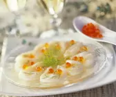 Jakobsmuschelcarpaccio mit Kaviar