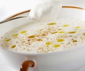 Cremige Lauchsuppe mit Muskatnuss und Soja
