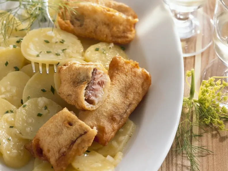 Karpfen im Bierteig mit Kartoffelsalat