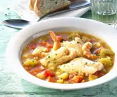 Fischsuppe mit Shrimps und Gemüse