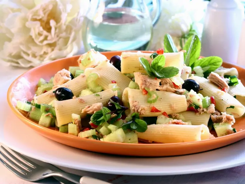 Nudel-Thunfischsalat mit Gemüse
