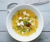 Miso-Suppe mit Tofu und Sprossen